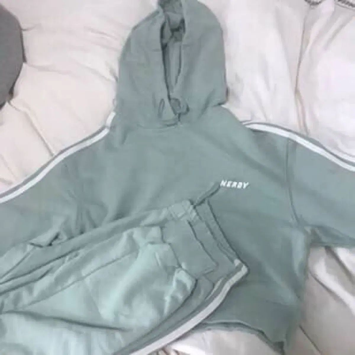 thumbnail-0